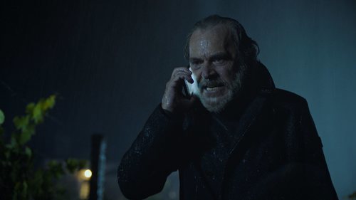 José Coronado en una escena de la serie 'Vivir sin permiso'