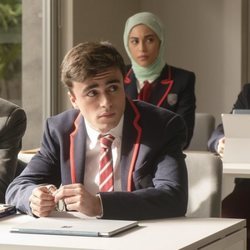 Samuel, Nadia y Christian en clase durante la primera temporada de 'Élite'