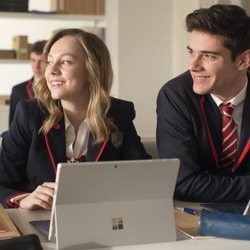 Clara y Polo en clase en la primera temporada de 'Élite'