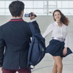 Samuel graba a Marina bailando en la primera temporada de 'Élite'