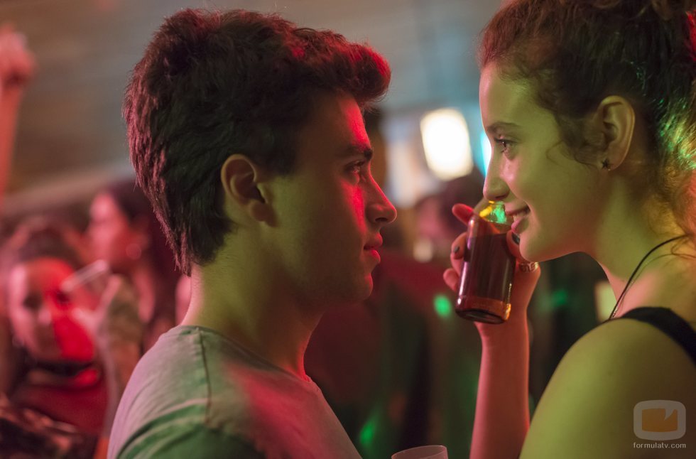 Samuel y Marina en una fiesta en la primera temporada de 'Élite'