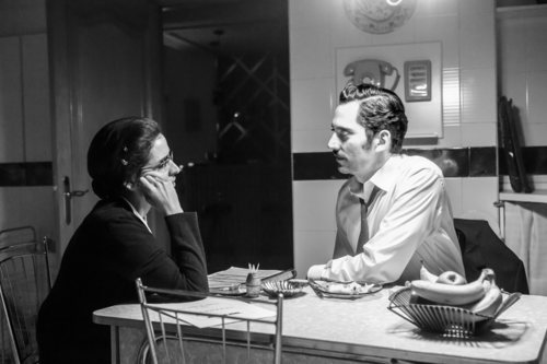 Los personajes de Inma Cuesta y Paco León en la primera temporada de 'Arde Madrid'