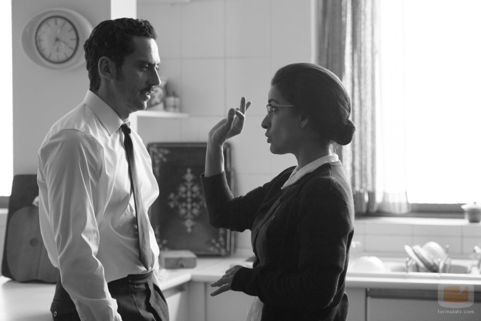 Inma Cuesta y Paco León en la primera temporada de 'Arde Madrid'