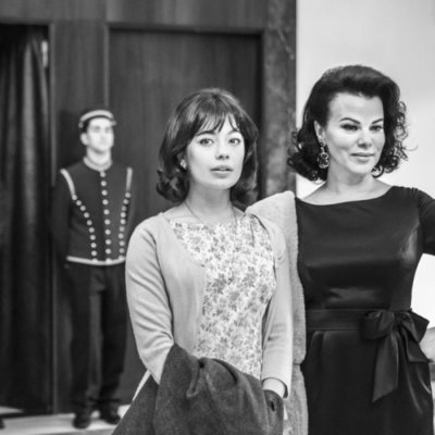 Anna Castillo y Debi Mazar en la primera temporada de 'Arde Madrid'