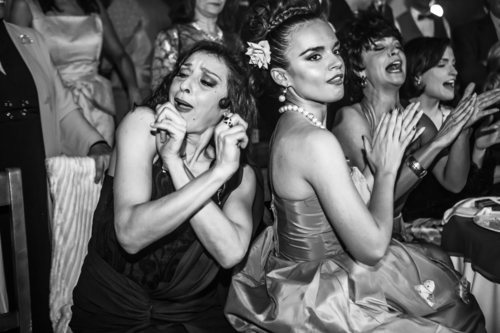 Melody y Mariola Fuentes en una escena de la primera temporada de 'Arde Madrid'