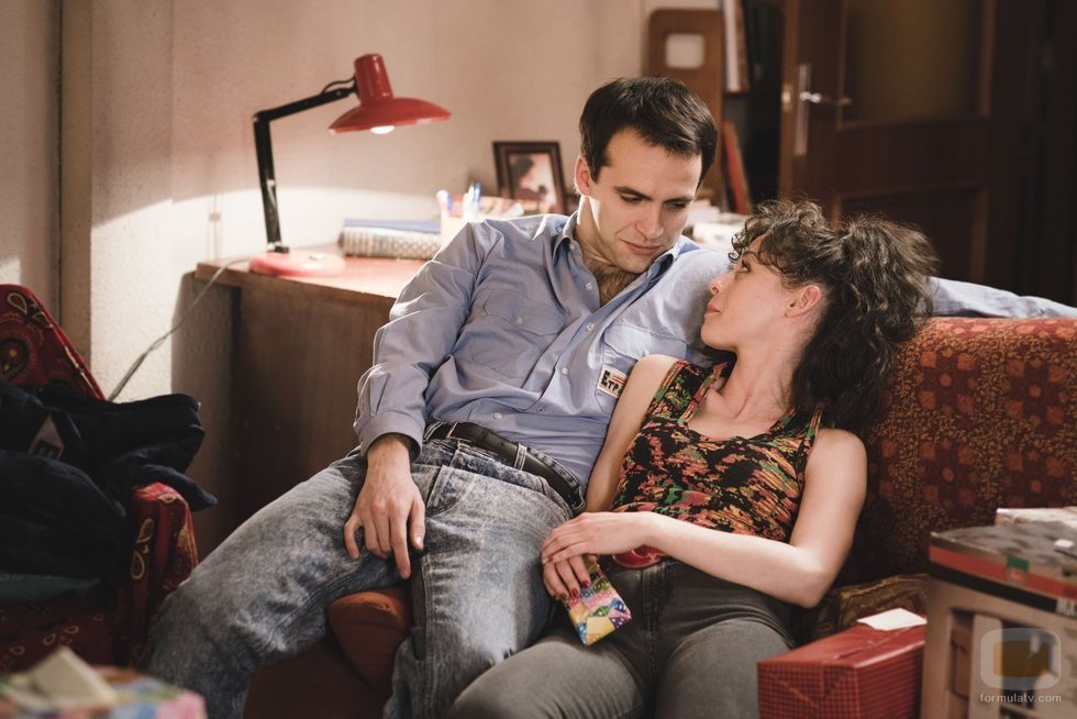 Carlos y Karina en el episodio 340 de 'Cuéntame cómo pasó'