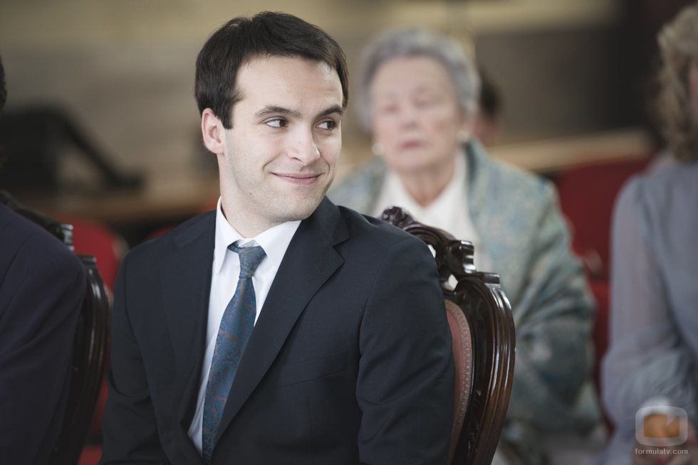 Carlos Alcántara el día de su boda con Karina en 'Cuéntame cómo pasó'