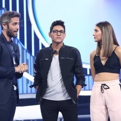 Roberto Leal junto a los nominados de la Gala 1 de 'OT 2018'