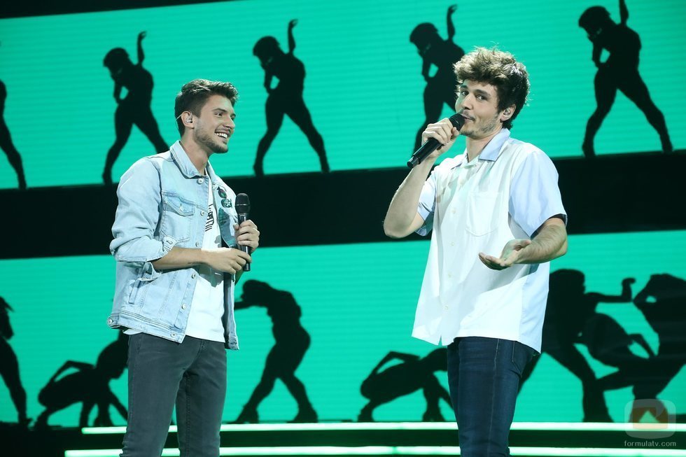 Actuación de Carlos Right y Miki en la Gala 1 de 'OT 2018'