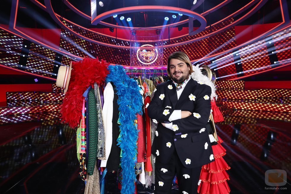 Brays Efe posa en el plató de 'Tu cara me suena'