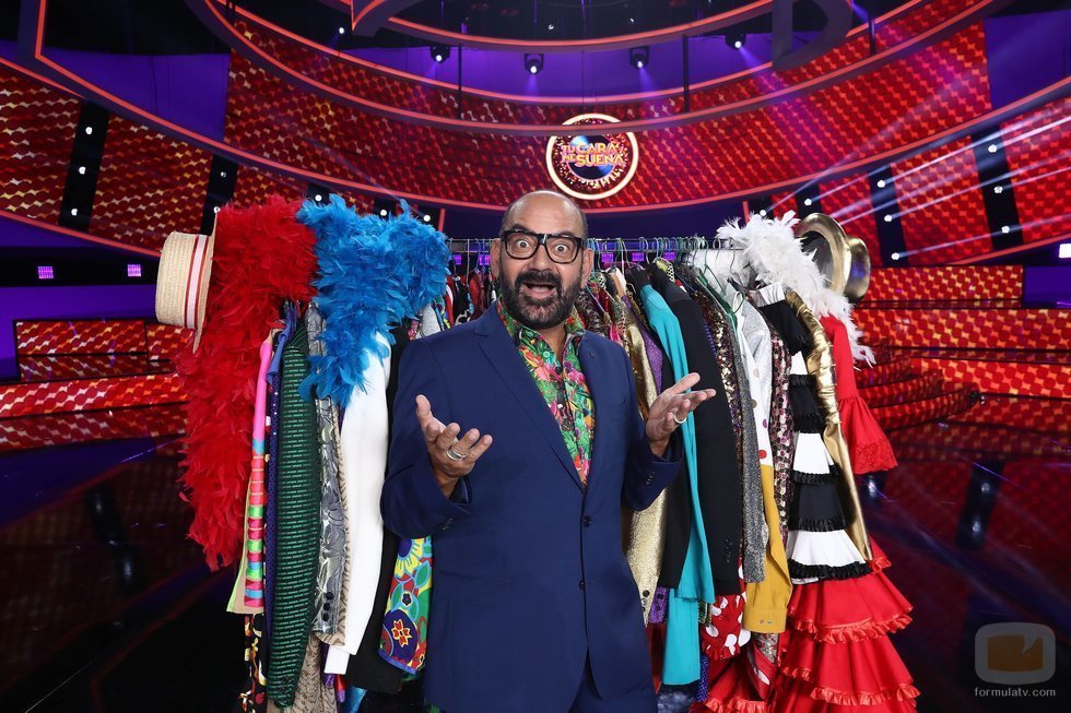 José Corbacho posa en el plató de 'Tu cara me suena'