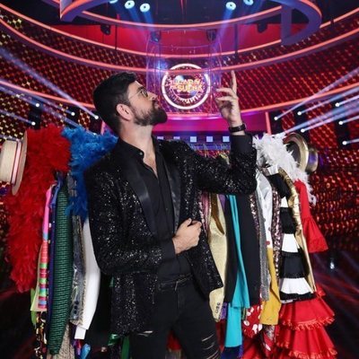 Manu Sánchez posa en el plató de 'Tu cara me suena'