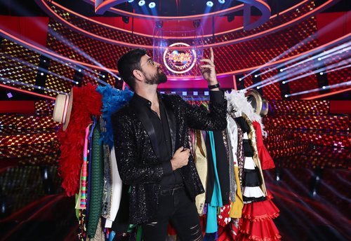 Manu Sánchez posa en el plató de 'Tu cara me suena'