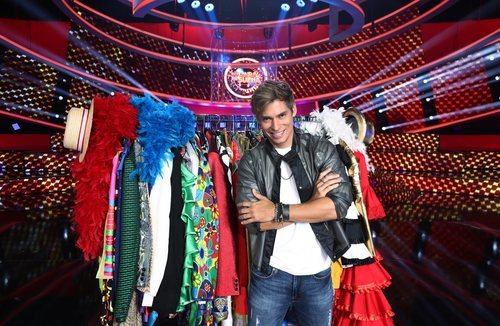 Carlos Baute posa en el plató de 'Tu cara me suena'