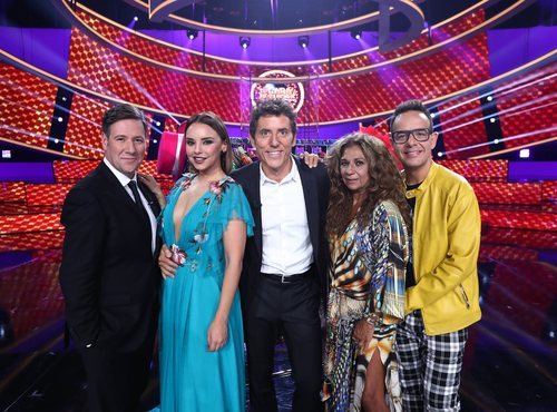 Manel Fuentes junto a los miembros del jurado de 'Tu cara me suena'