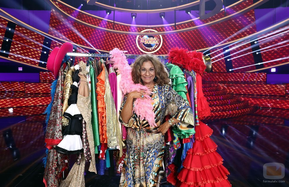 Lolita posa como miembro del jurado de 'Tu cara me suena 7'