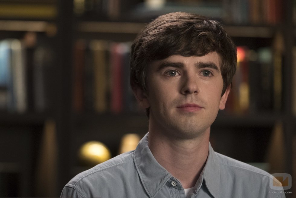 Freddie Highmore durante una escena de 'The Good Doctor'