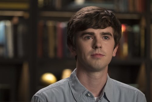 Freddie Highmore durante una escena de 'The Good Doctor'