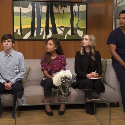 Los protagonistas de 'The Good Doctor' durante una escena de la segunda temporada