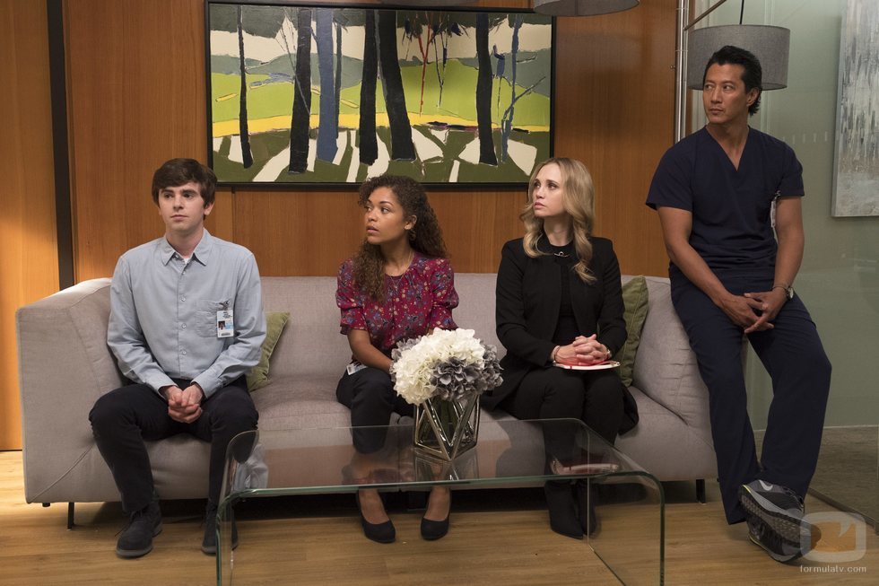 Los protagonistas de 'The Good Doctor' durante una escena de la segunda temporada