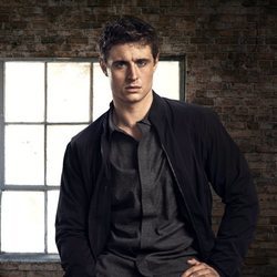 Max Irons es Joe en 'Cóndor'