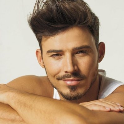 Ángel Capel promocionando su single "Si me das"