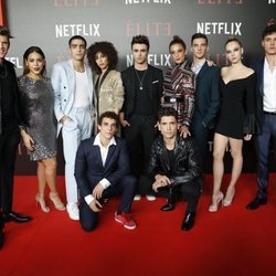 El reparto de 'Élite' en la premiere