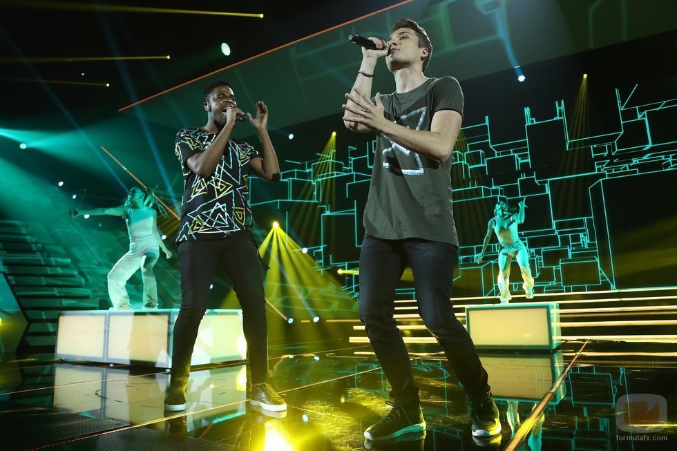 Damion y Famous durante su canción de la Gala 2 de 'OT 2018'