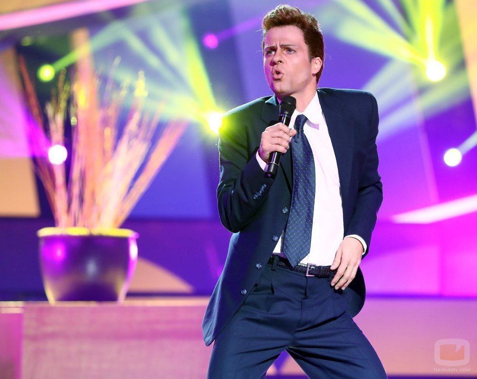 Jordi Coll imita a Luis Miguel en la gala 2 de 'Tu cara me suena'