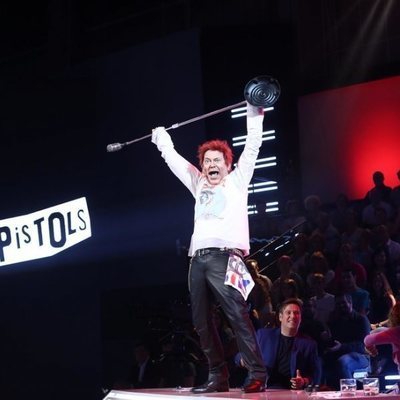 José Corbacho interpreta a Sex Pistols en la gala 2 de 'Tu cara me suena'