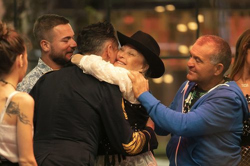 Abrazo de Aramís Fuster a Ángel Garó en la Gala 4 de 'GH VIP 6'