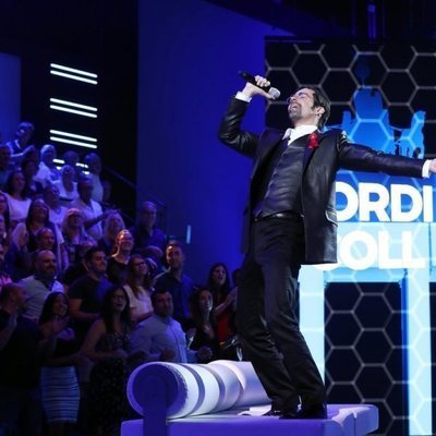 Jordi Coll sobre el sofá de 'Tu cara me suena 7' en la Gala 3