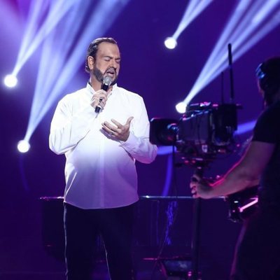 Manu Sánchez metido en el papel de Pancho Céspedes en la Gala 3 de 'Tu cara me suena 7'
