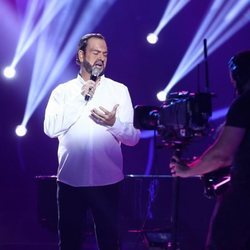 Manu Sánchez metido en el papel de Pancho Céspedes en la Gala 3 de 'Tu cara me suena 7'