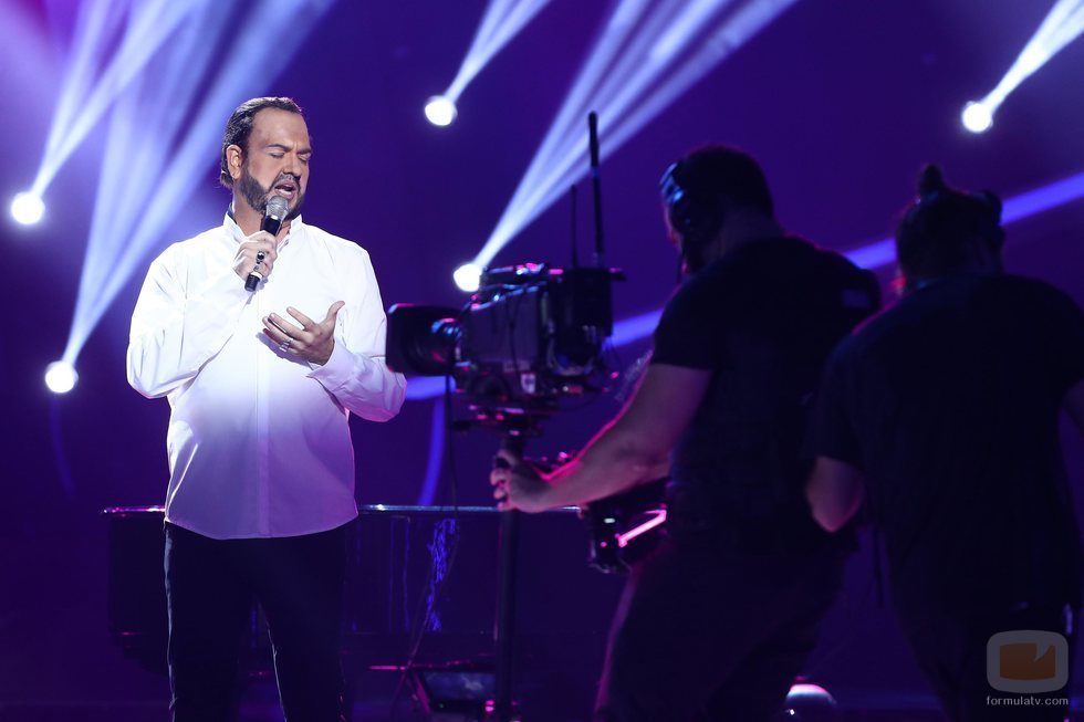 Manu Sánchez metido en el papel de Pancho Céspedes en la Gala 3 de 'Tu cara me suena 7'