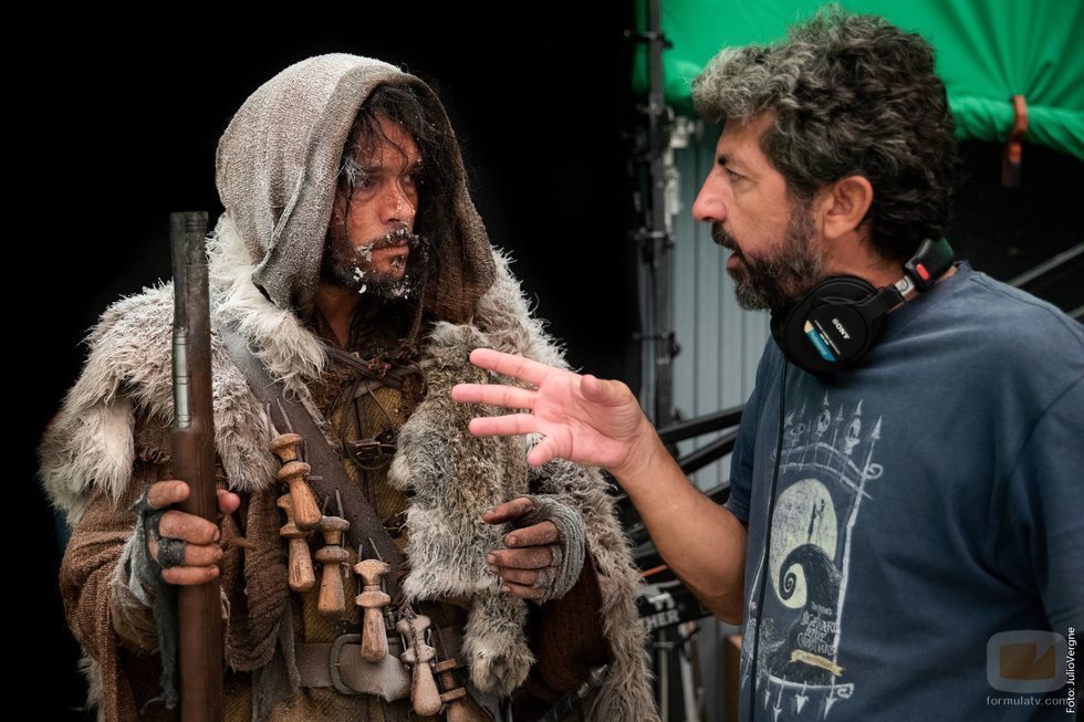 Pablo Molinero y Alberto Rodríguez en el rodaje de la segunda temporada de 'La peste'