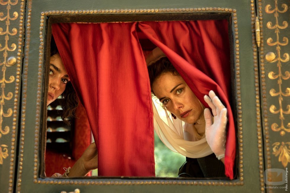 Cecilia Gómez y Patricia López Arnaiz en la segunda temporada de 'La peste'