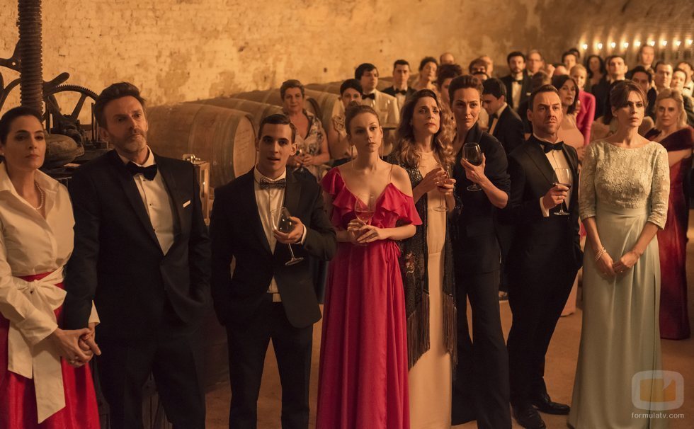 Personajes de 'Élite' en una fiesta de la primera temporada