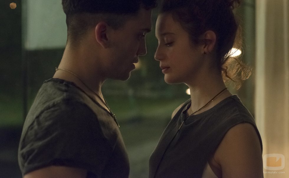 Marina y Nano en una escena de la primera temporada de 'Élite'