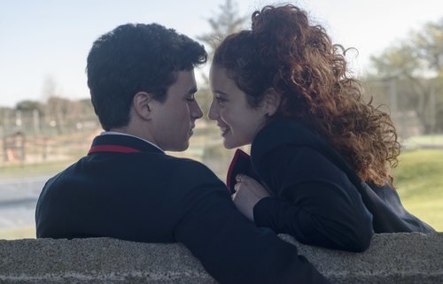 María Pedraza e Itzan Escamilla en una escena de 'Élite', donde interpretan a Marina y Samuel