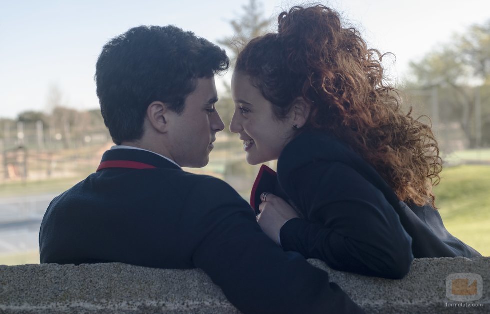 María Pedraza e Itzan Escamilla en una escena de 'Élite', donde interpretan a Marina y Samuel