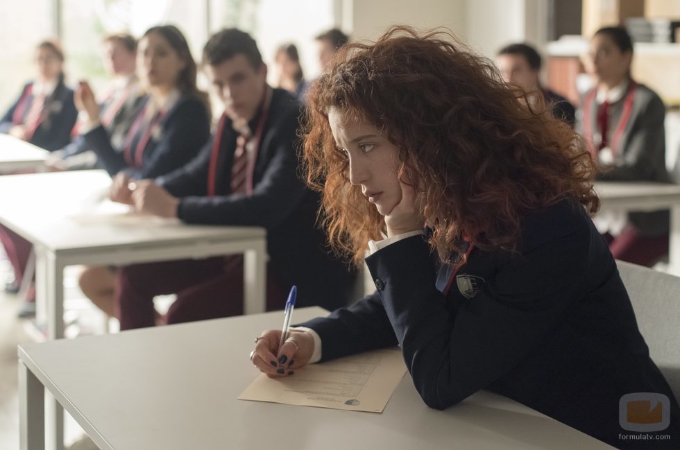 Marina, protagonista de 'Élite' en una escena de la primera temporada