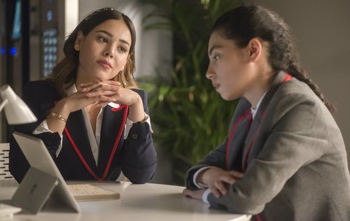 Lucrecia y Nadia en una escena de 'Élite' en su primera temporada