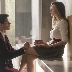 Polo y Carla en una escena de 'Élite' en su primera temporada