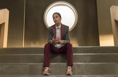 Mina El Hammani en una escena de la primera temporada de 'Élite'