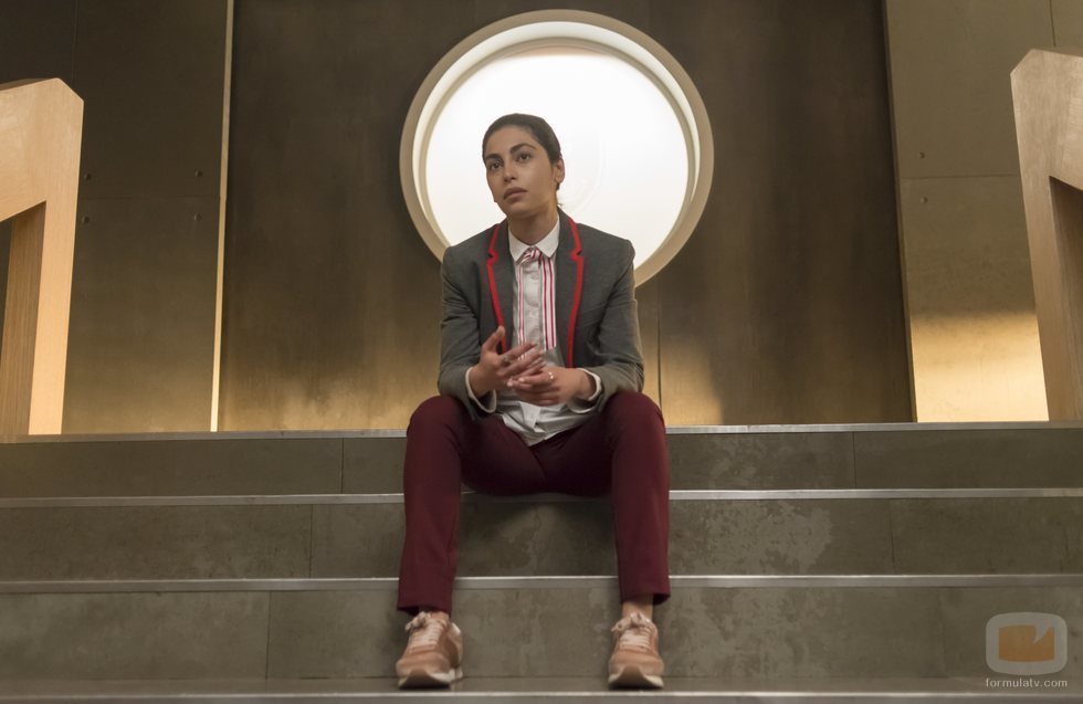 Mina El Hammani en una escena de la primera temporada de 'Élite'