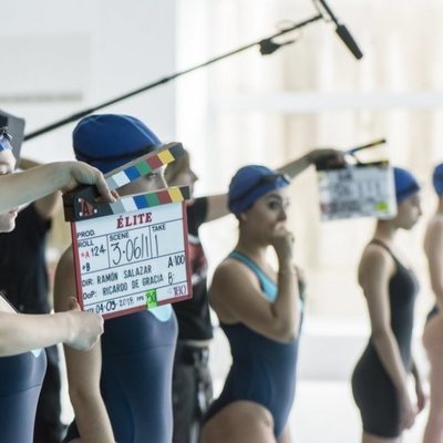 Las protagonistas de 'Élite' tras las cámaras en la primera temporada