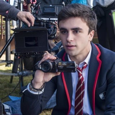 Itzan Escamilla en el rodaje que la primera temporada de 'Élite'