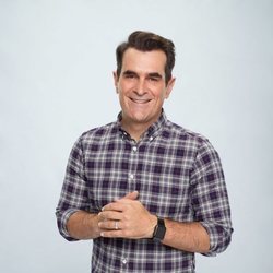 Ty Burrell posa para la décima temporada de 'Modern Family'