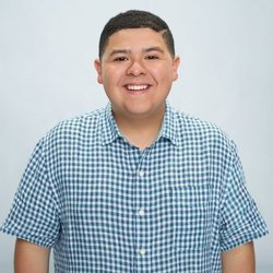 Rico Rodriguez posa para la décima temporada de 'Modern Family'